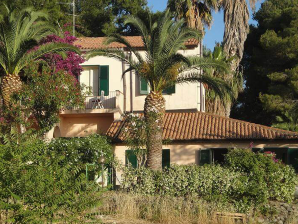 Villa Con Vista Mare E Terreno Edificabile