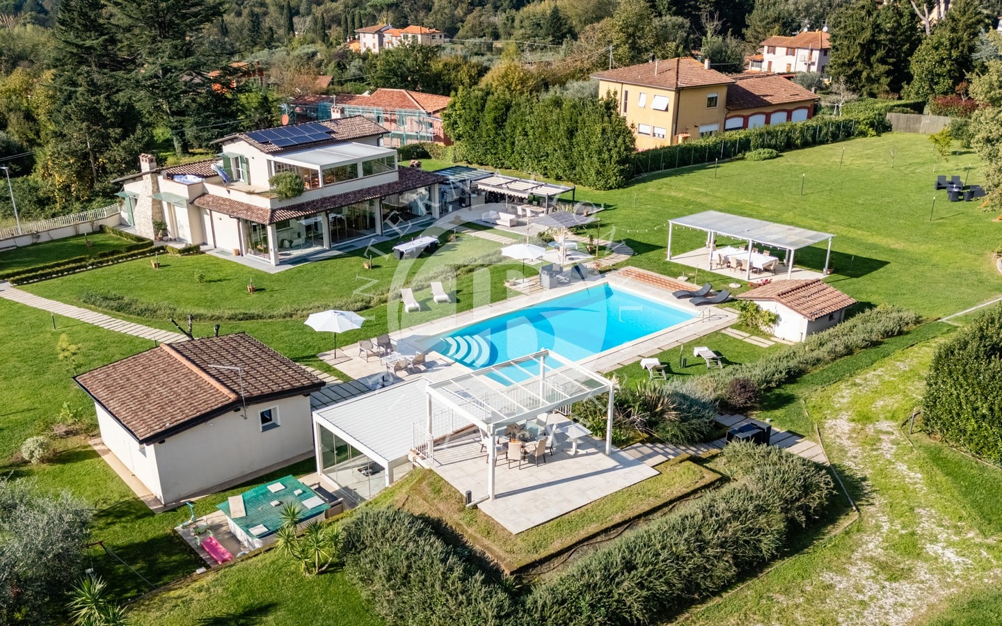 Villa Di Lusso Con Piscina E Giardino Panoramico A Camaiore
