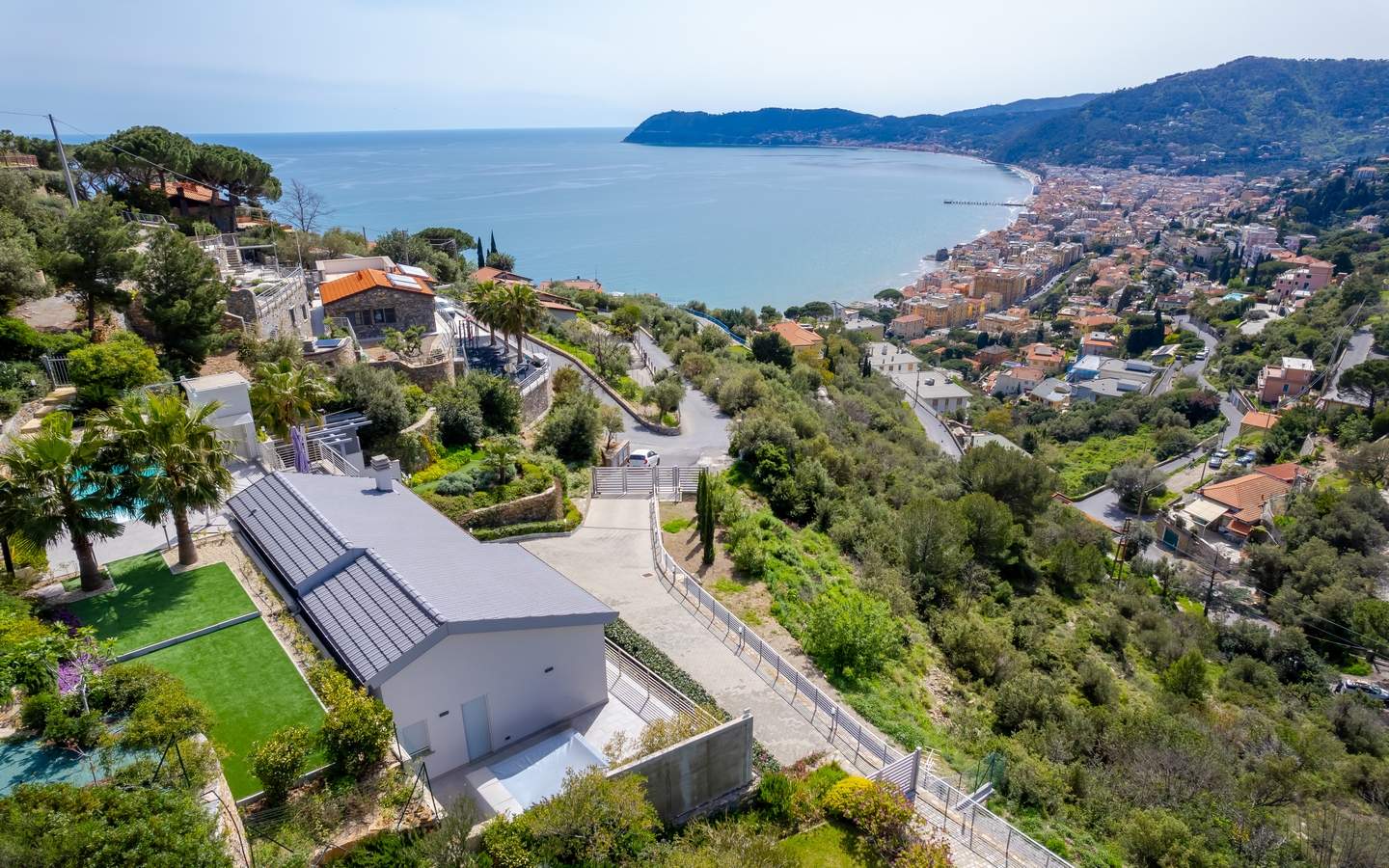 Villa Di Nuova Costruzione Con Piscina E Splendida Vista Mare – Alassio