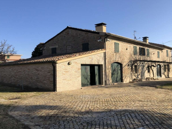 Villa In Stile Rustico A Trebbiantico