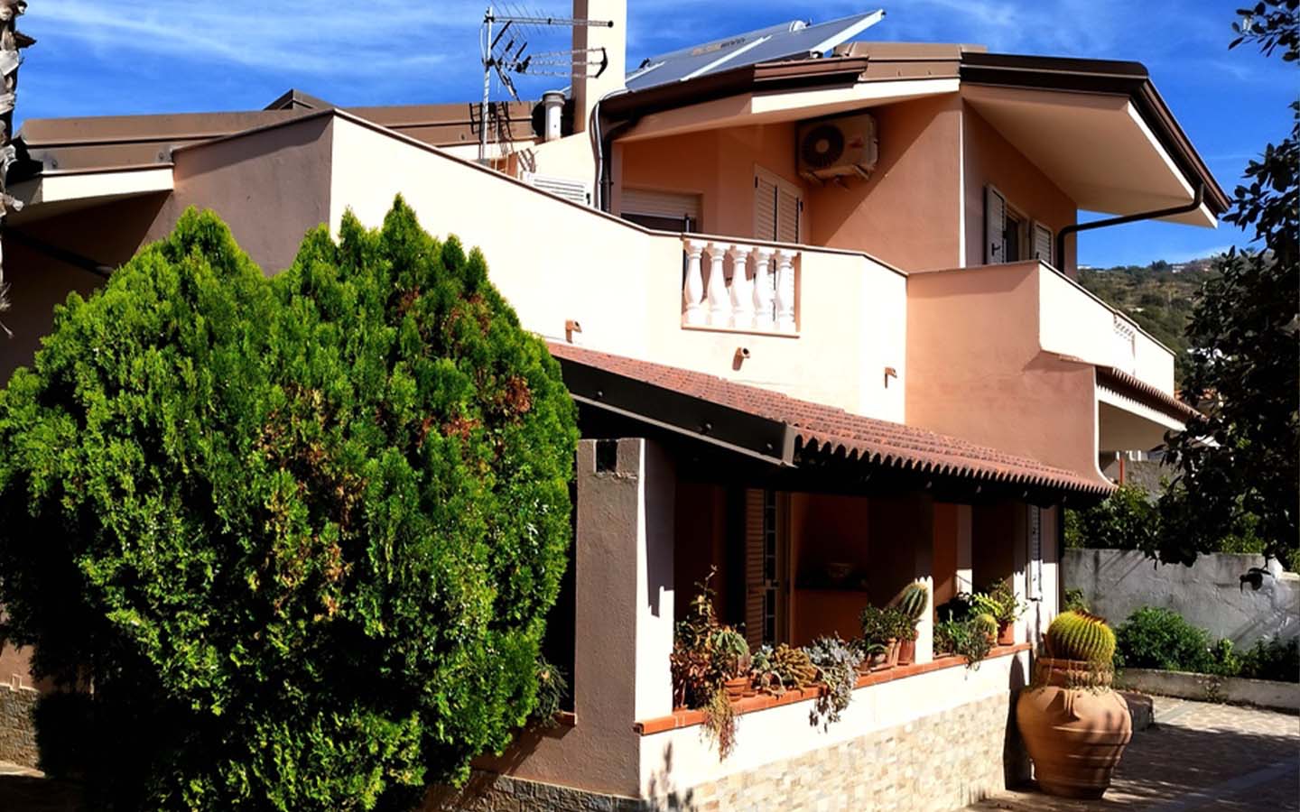 Villa Incantevole Con Ampio Giardino A Ricadi, Calabria