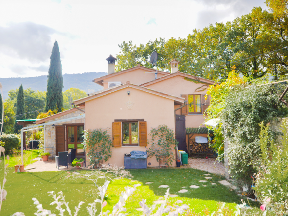 Villa Panoramica Con Piscina E Giardino a Todi