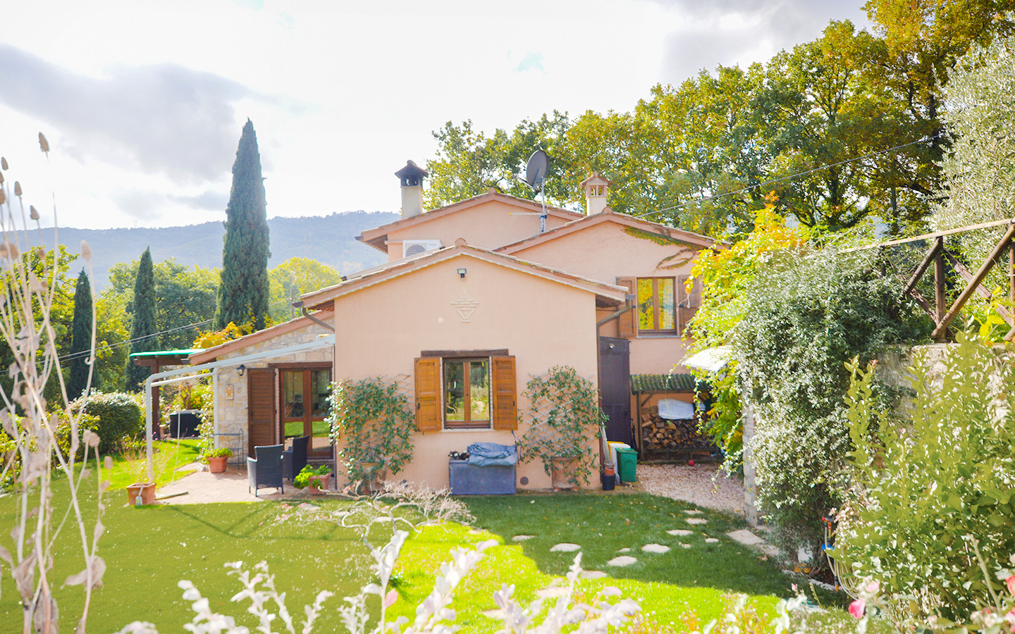 Villa Panoramica Con Piscina E Giardino a Todi