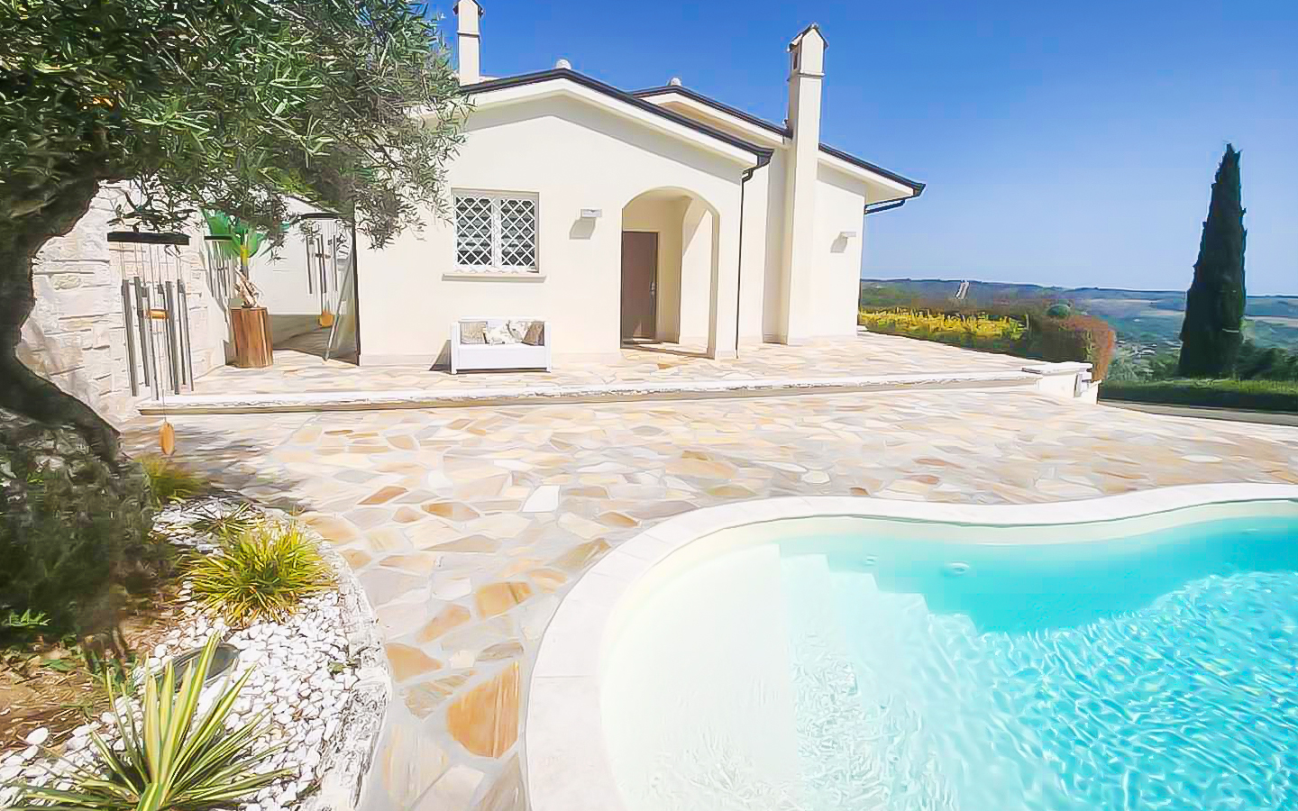 Arvostettu panoraamahuvila uima-altaalla ja merinäköalalla, Acquaviva Picena