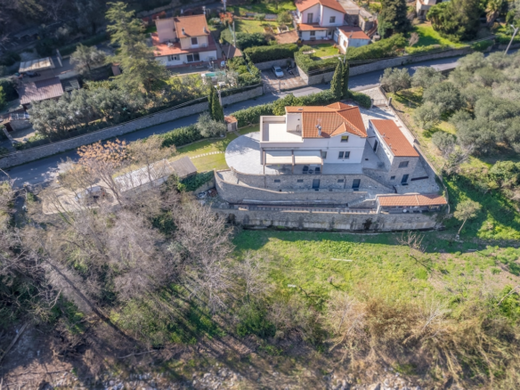 Villa Ristrutturata In Mezzo Alla Natura A Pochi Km Dal Mare Di Ceriale