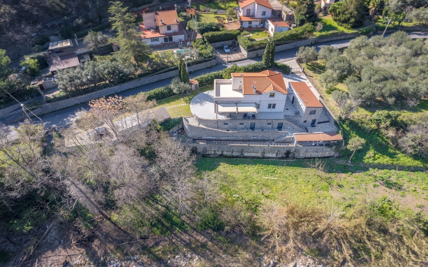 Renovert villa midt i naturen noen få kilometer fra Ceriale-sjøen