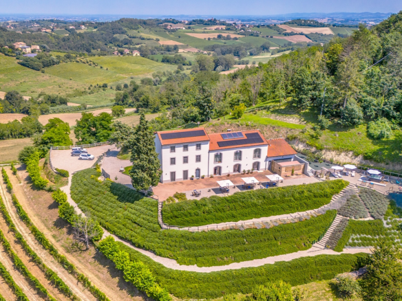 Villa Sulle Colline Del Monferrato Con Vigneto E Jacuzzi