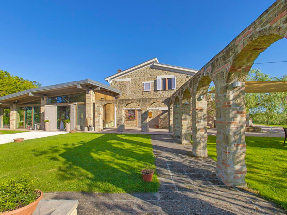 Villa con agriturismo