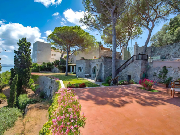 Villa in Pietra Fronte Mare a Porto Santo Stefano