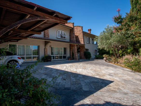 Villa indipendente In Vendita A Bibbona