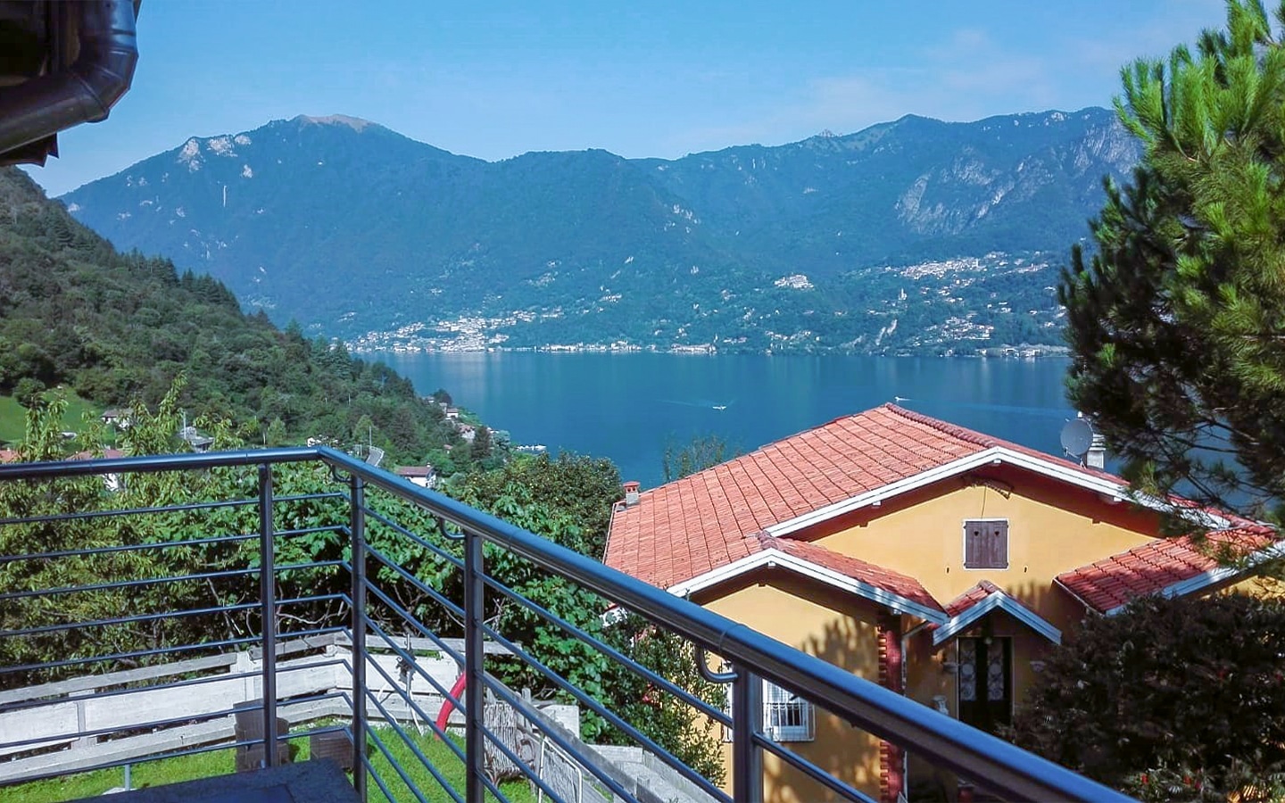 Villa moderna con vista a Osteno, Lombardia