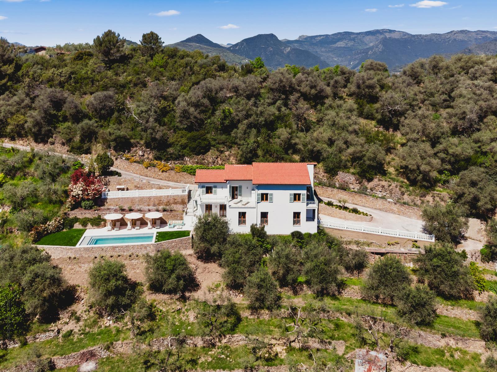 Villa Moderna Immersa Nella Natura Di Dolceacqua Vicino Al Confine Francese