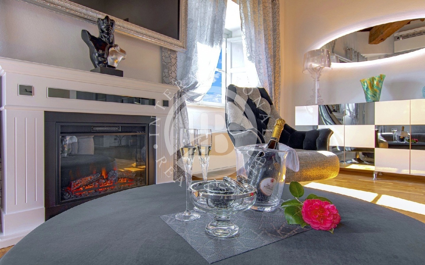 Leilighet i villa med resepsjon, spa, basseng og park