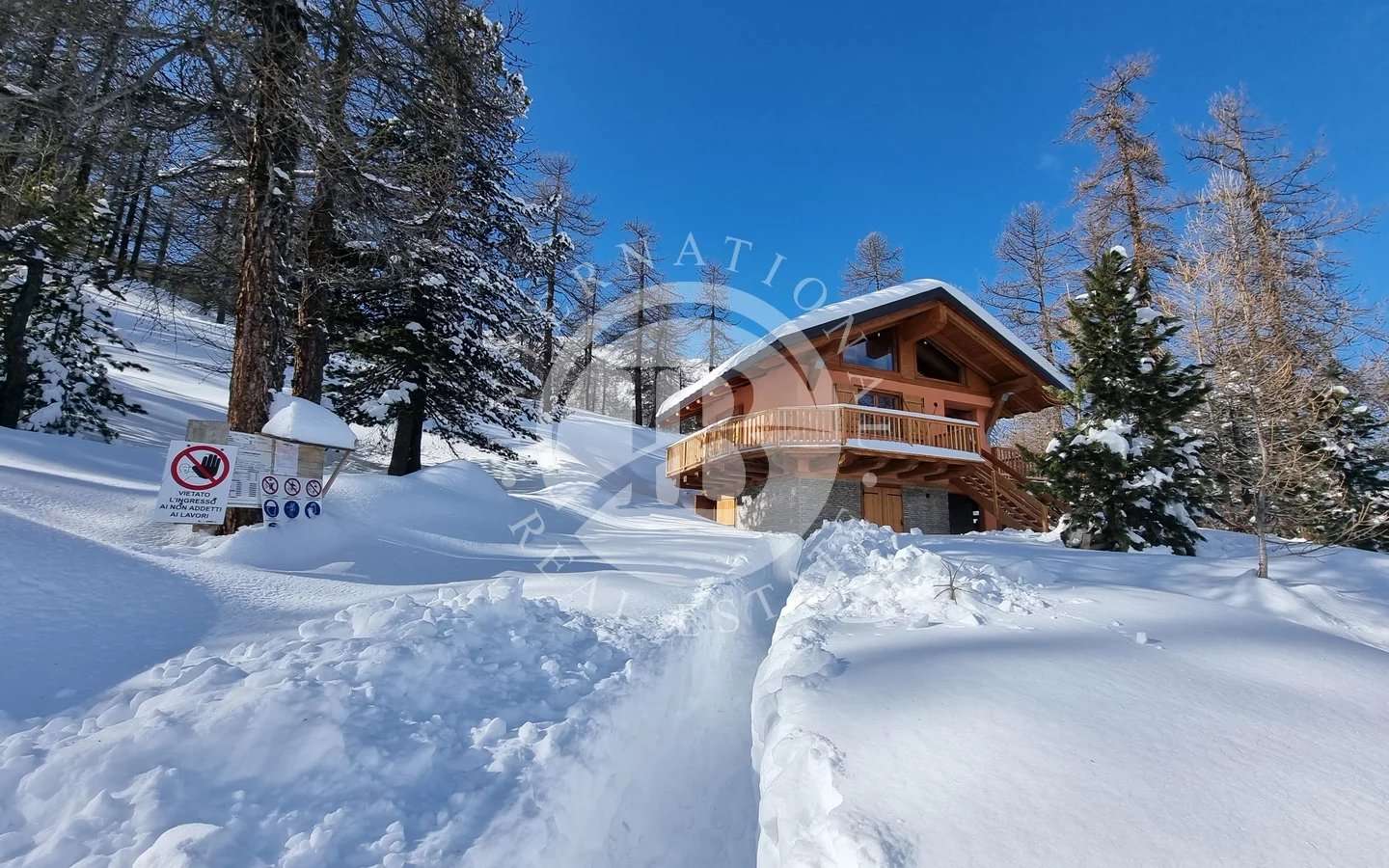 Baita Di Nuova Costruzione A Un Passo Dalle Piste Della Via Lattea