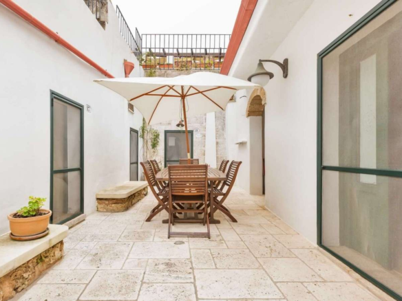 Dimora Storica Del 1600 Con Giardini E Terrazze In Centro Storico - Ugento