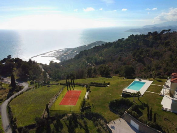 Elegante Villa A Cipressa