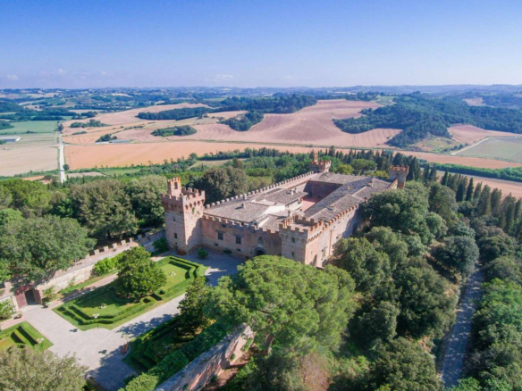 Esclusiva Proprietà Con Castello Del 1400