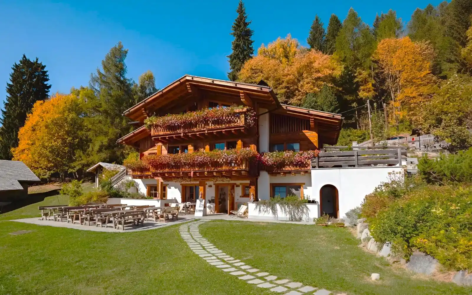 Prestigioso Chalet Immerso Nella Natura Incontaminata Delle Dolomiti