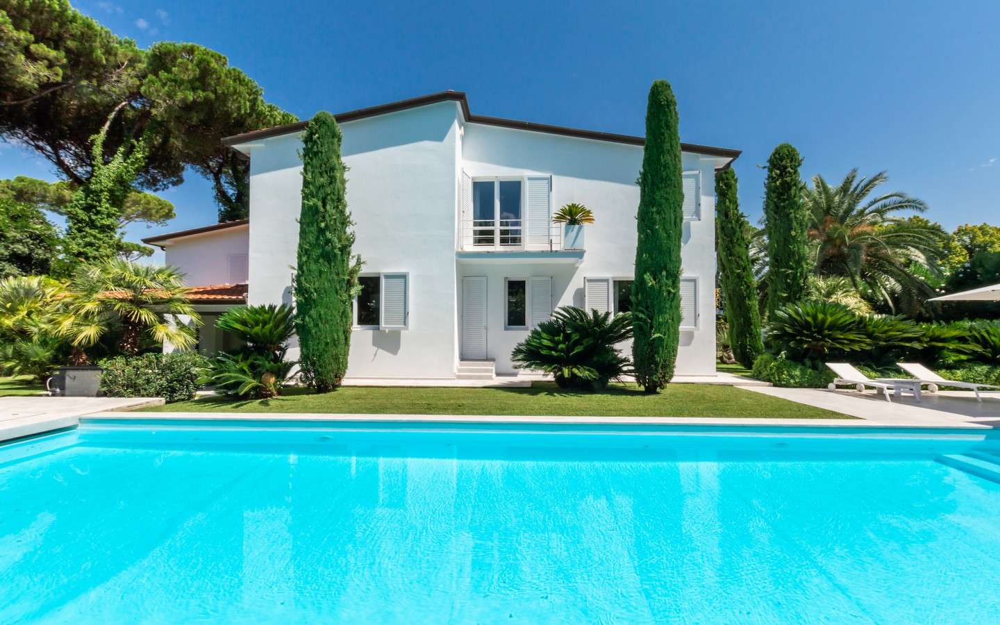 Lussuosa Villa Con Piscina A Forte Dei Marmi – Roma Imperiale
