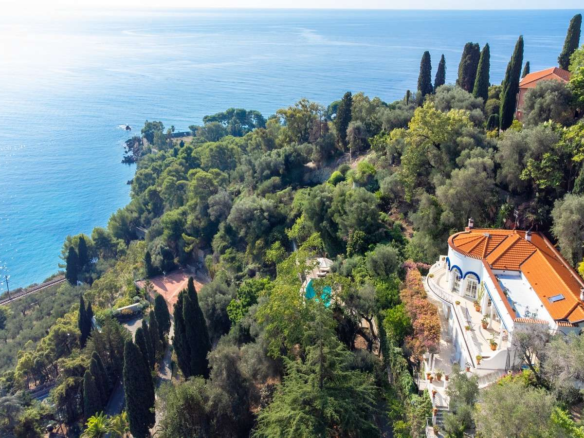 Proprietà Fronte Mare In Prossimità Di Montecarlo