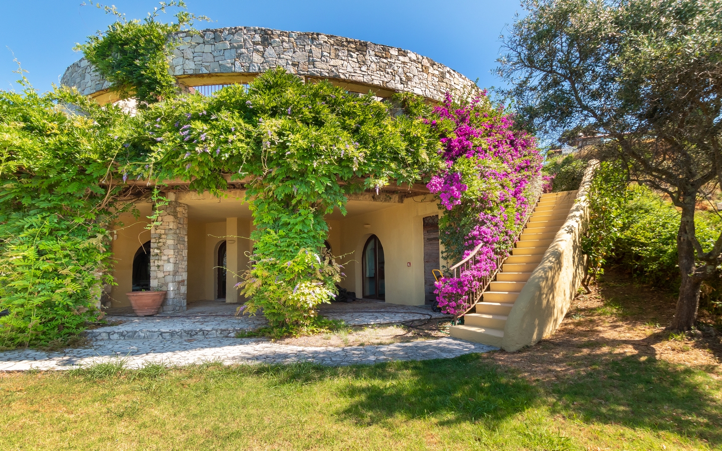 Splendida Proprietà Con Vista Mare Sulle Colline Toscane – Montignoso