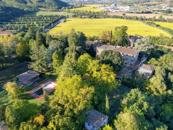 Splendida Tenuta Con Villa