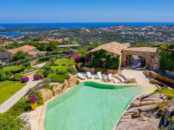 Villa Con Due Dépendance E Piscina Vista Mare A Porto Cervo
