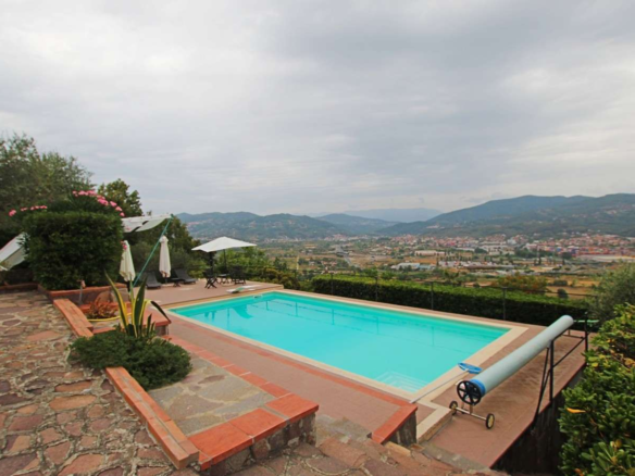 Villa Con Piscina In Posizione Panoramica A Vezzano Ligure