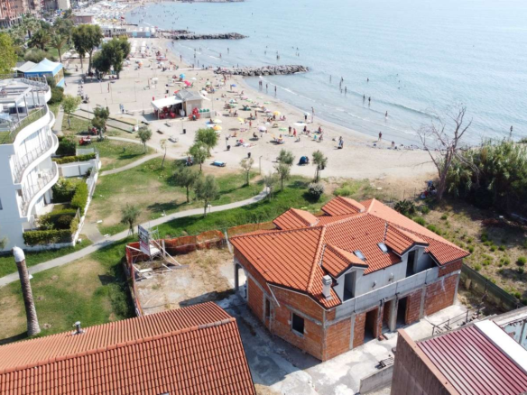 Villa Di Nuova Costruzione Fronte Spiaggia Ad Andora