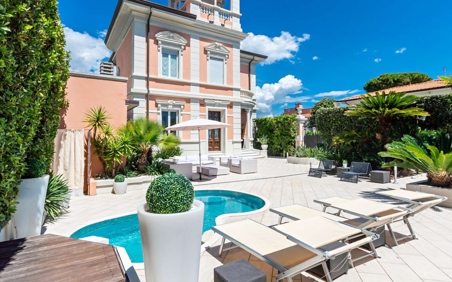 Villa In Stile Liberty A 70 M Dal Mare A Forte Dei Marmi