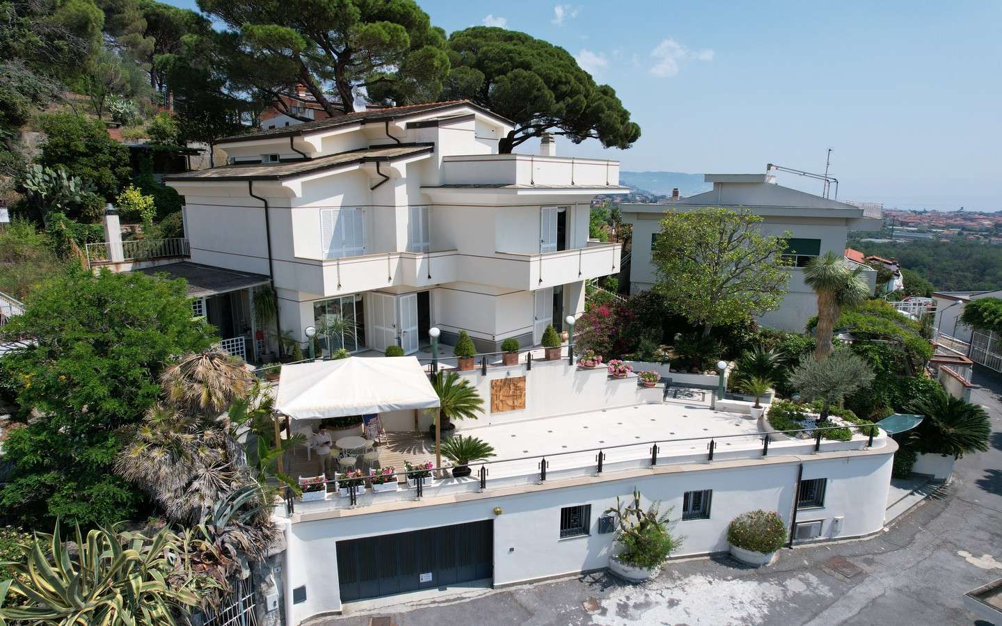 Villa Indipendente Con Giardino E Box A Loano