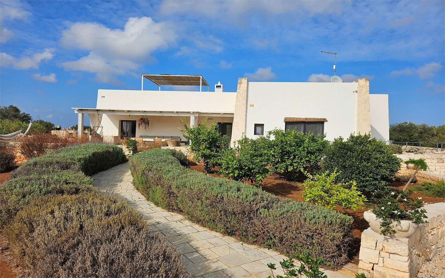 Villa Vista Mare Con Piscina Di Recente Costruzione – Carovigno (Puglia)