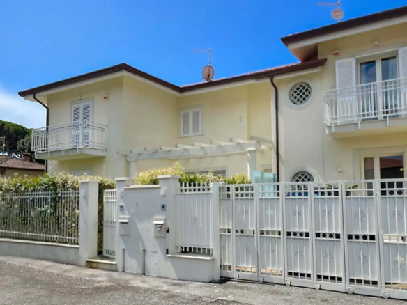 RI 15 Villa di Prestigio a pochi passi dal mare, Marina di Pietrasanta
