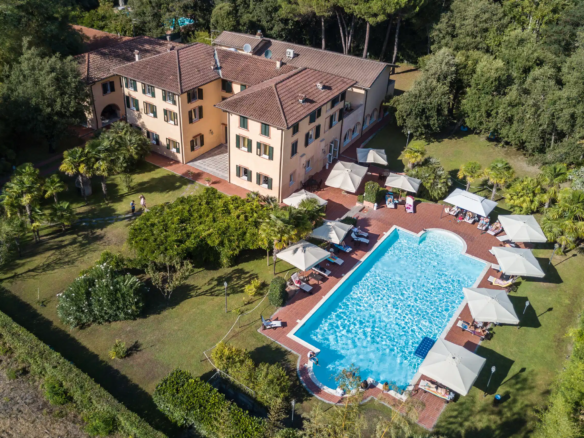 Prestigiosa villa storica hotel lusso vicino al mare in Versilia