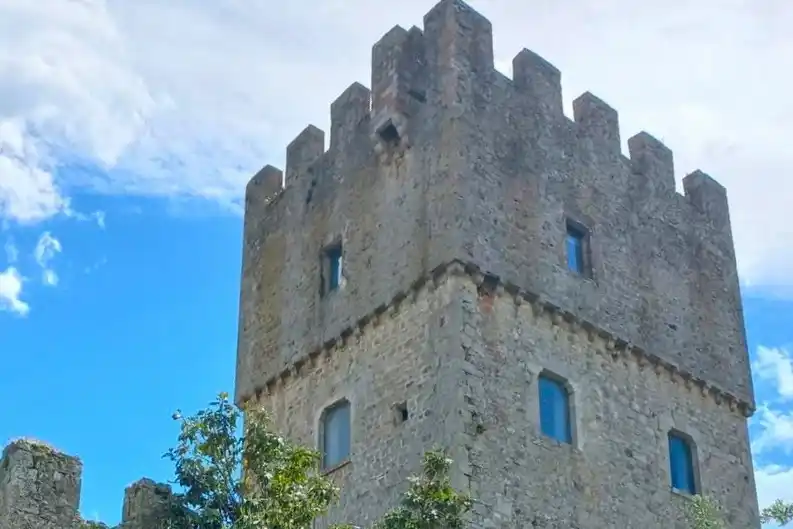 Torre Medievale nei pressi di Monteriggioni