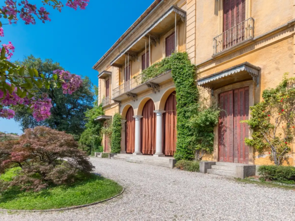 IB 739 Villa a Longone al Segrino Como