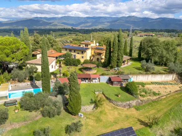 IB 740 Kiinteistö myytävänä Terranuova Bracciolini Arezzo(1)