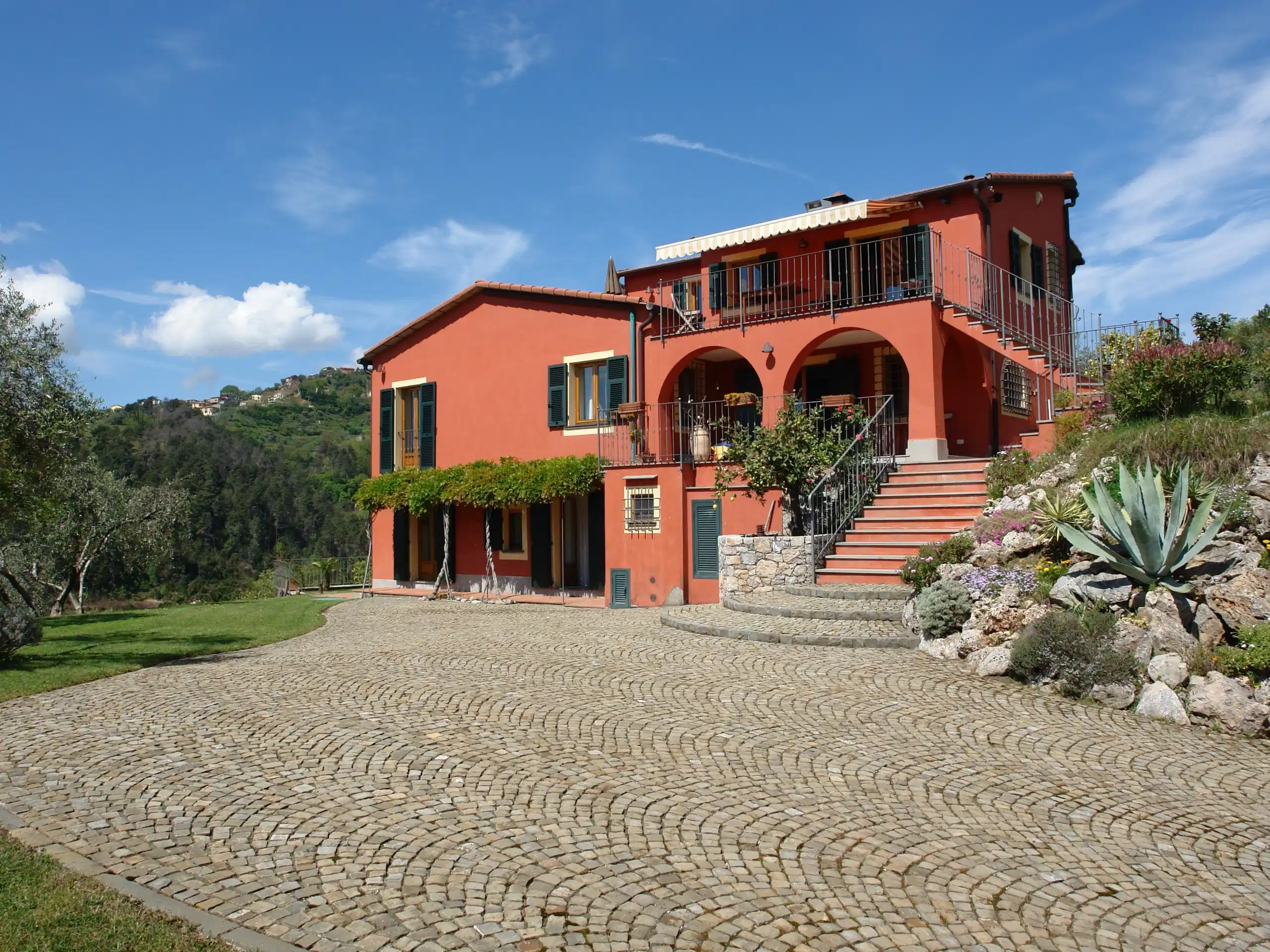 Villa Ristrutturata In Posizione Collinare Con Ampio Giardino E Vista Sul Golfo Di La Spezia