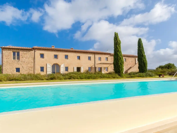 IB 748 Villa con piscina e ampio terreno nella campagna di Volterra