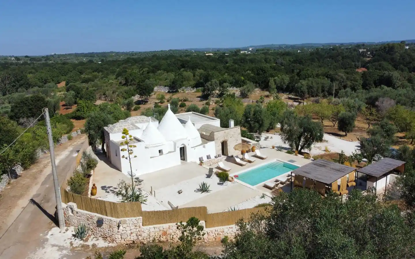 Prestigioso Complesso Di Trulli E Lamie Con Piscina E Vista Panoramica A Ostuni, Puglia