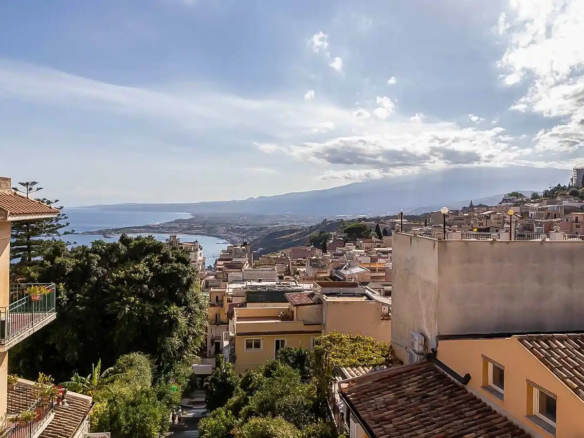 ic-18-apartment-view-sea-taormina-sicily_15