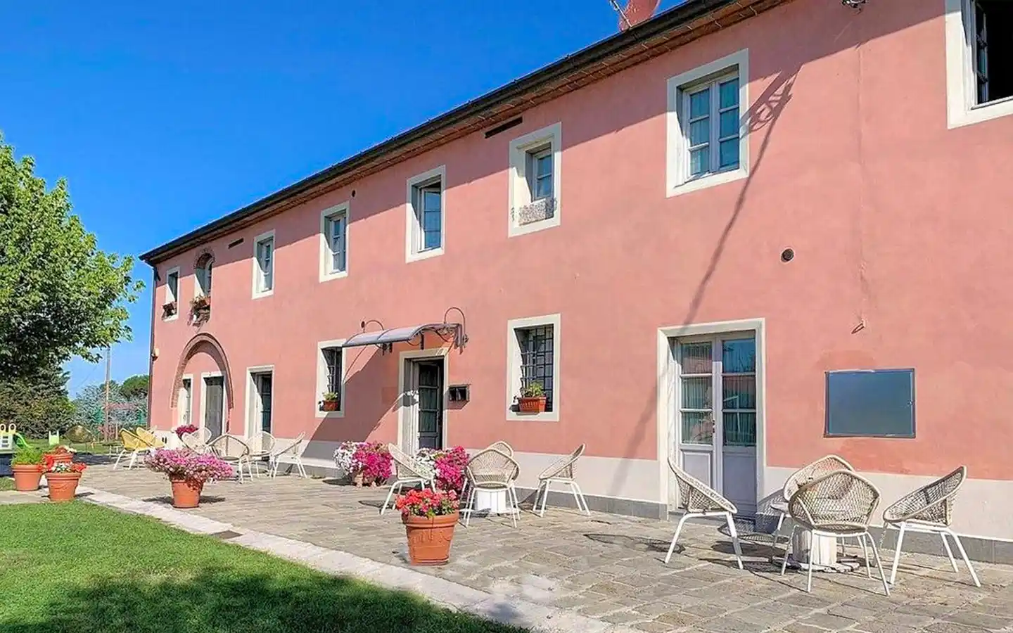 Rustico med basseng og tomt, Altopascio, Lucca, Toscana