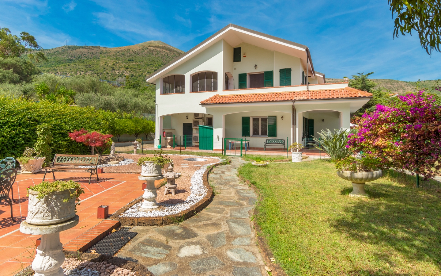 Villa Ristrutturata Con Giardino E Vista Mare A Ceriale, Riviera Ligure