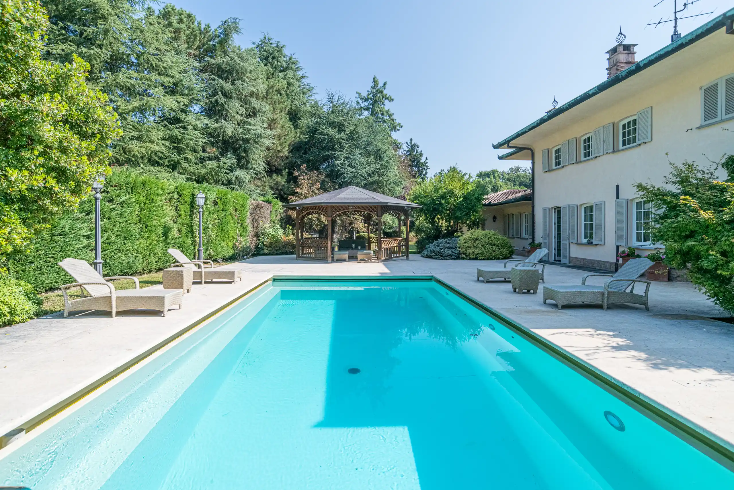Villa Raffinata con piscine e parco nei pressi di Milano