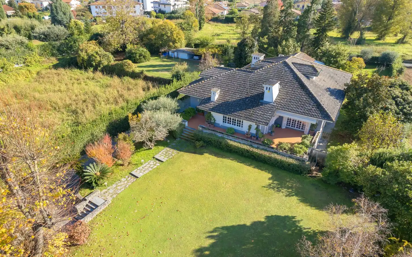 Villa Di Charme In Stile Inglese Con Grande Giardino a Breve Distanza Dal Mare Di Pietrasanta