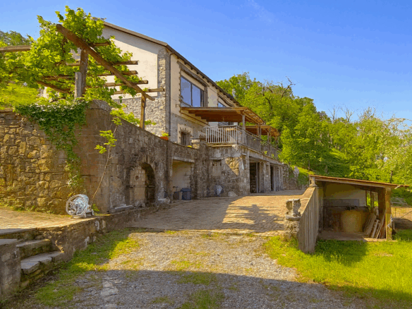 IB 756 Villa nel verde con piscina a Varese Ligure