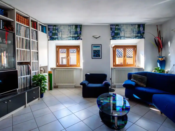 AI 55 Ampio e luminoso appartamento in palazzo storico a Volterra