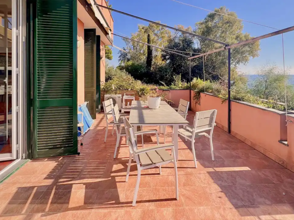 AZ 4 Appartamento frontemare con vista mozzafiato, Piani d’Invrea, Varazze