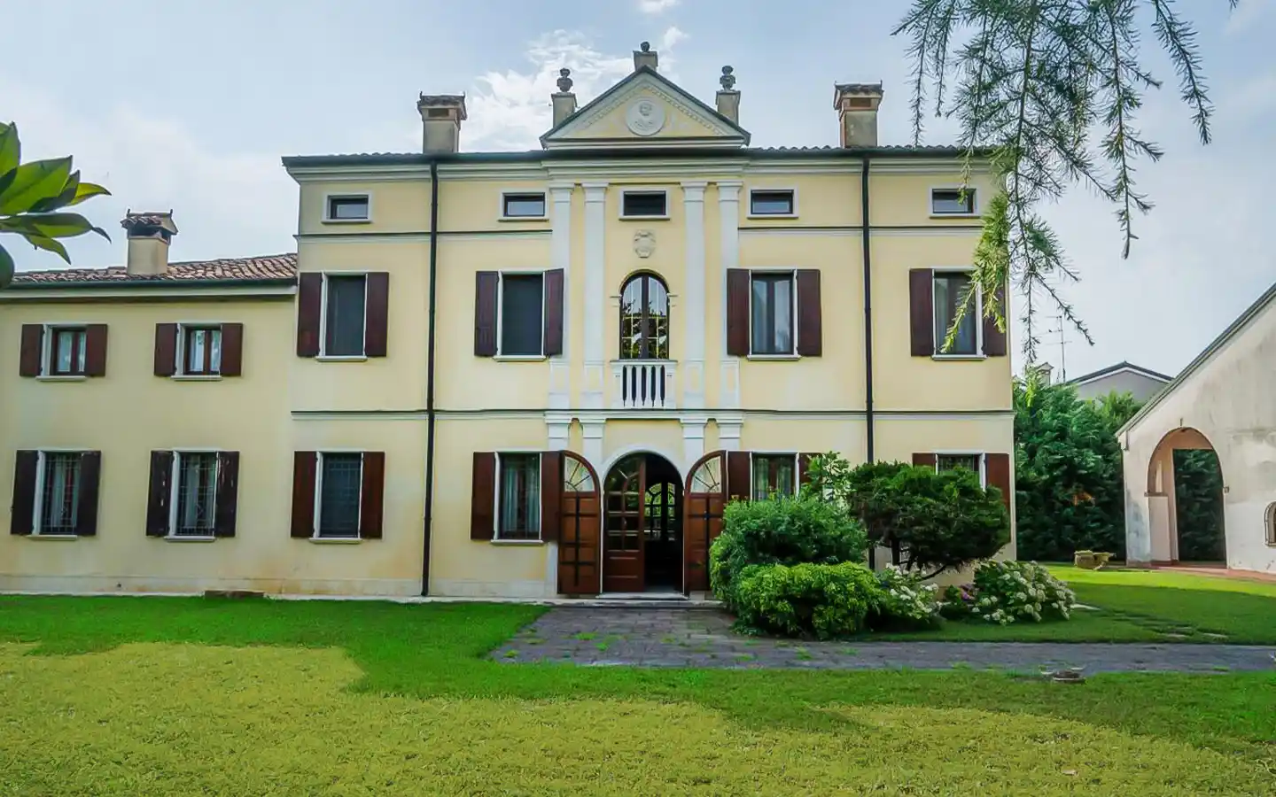 Esclusiva Dimora Storica Con Ampio Parco E Piscina Vicino A Mantova