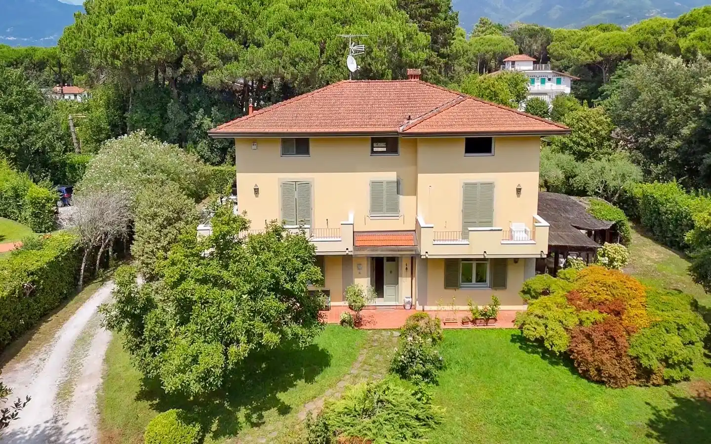 Villa Con Giardino a Due Passi dal Mare della Versilia